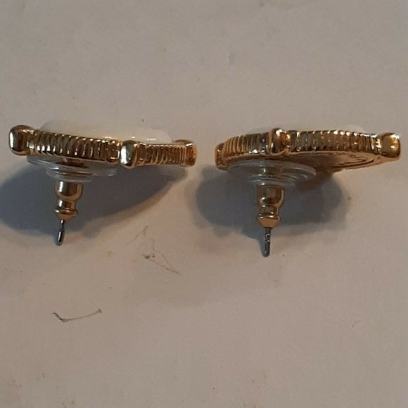 Precious Moments Pierced Earrings Vintage Avon 1999 Surgical Steel Posts Boxed - Picture 5 of 12